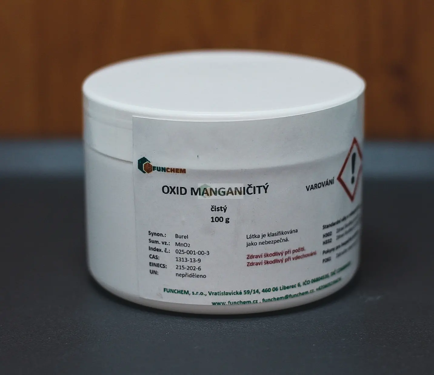 Oxid manganičitý č. 100 g