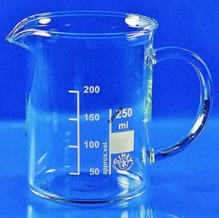 Kádinka nízká s uchem a výlevkou 250 ml